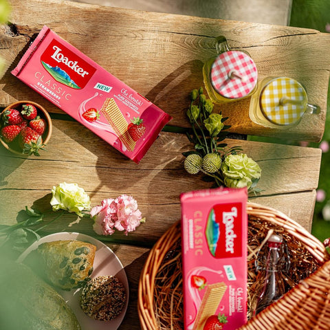 Loacker Kekse 3x Loacker Wafer Classic Fragola Waffeln gefüllt mit Erdbeercreme, 175 g